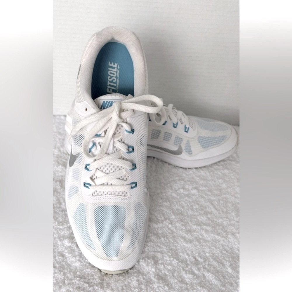 Nike Air Max Dynasty 2 Women's
Running Shoes Size 9.5 Like New!